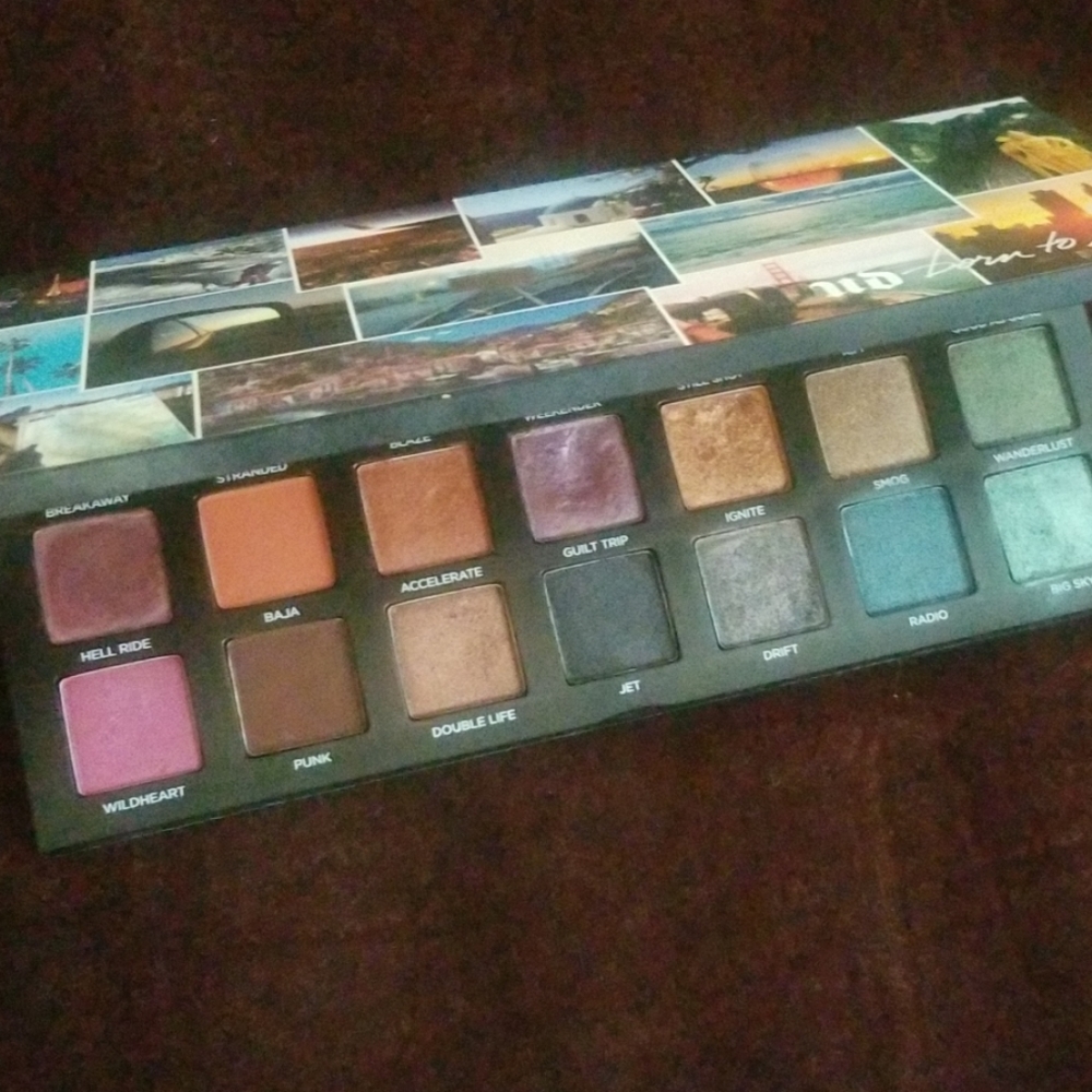 Urban Decay born to run eyeshadow palette